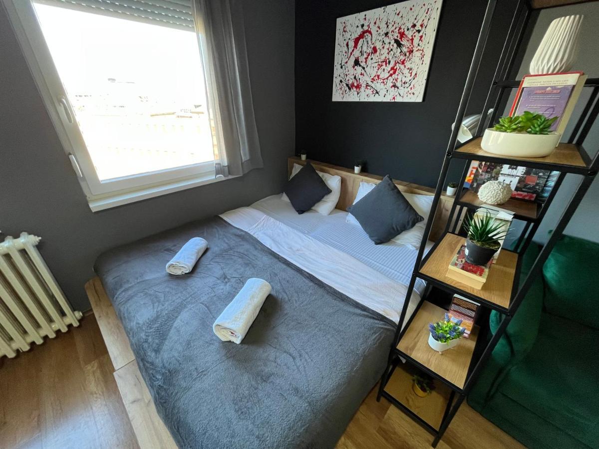 Mickitos City Center Apartment Szkopje Kültér fotó