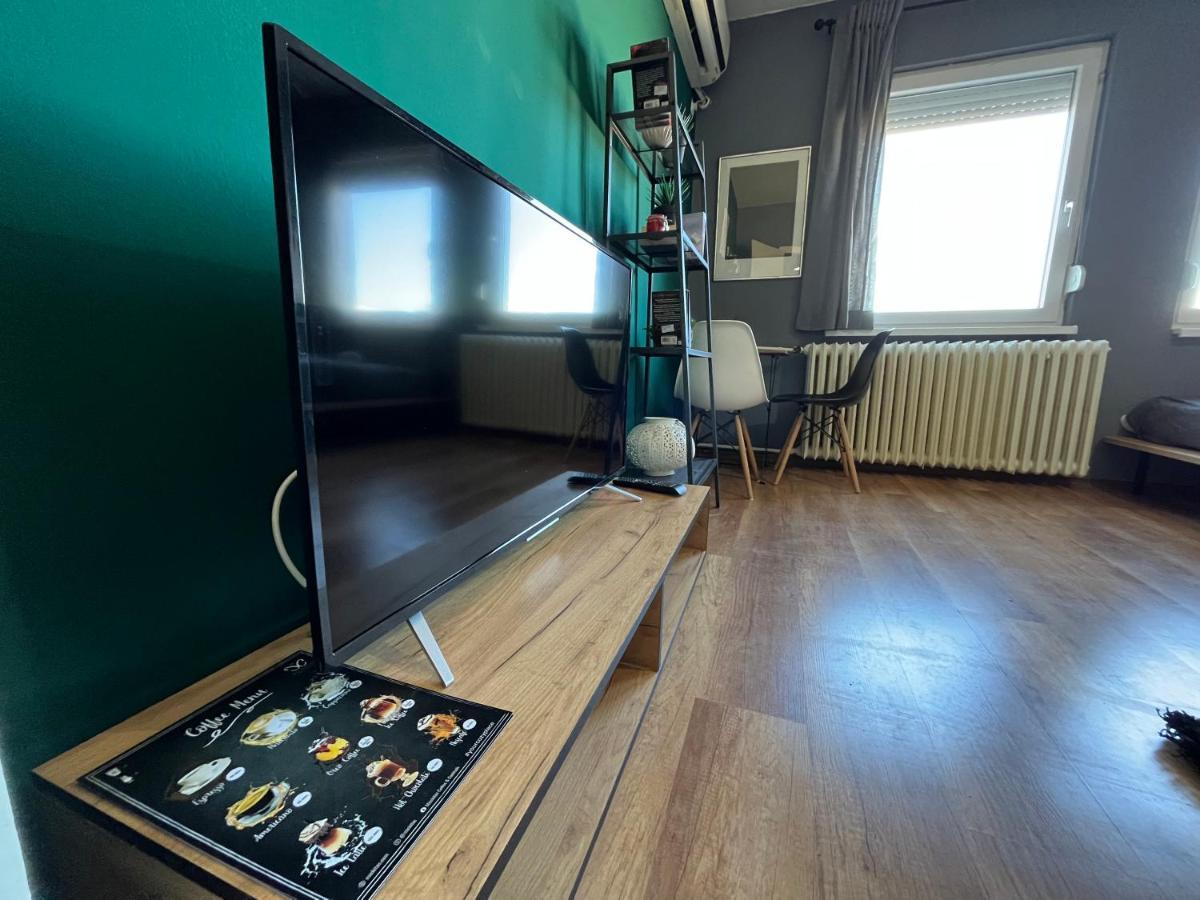 Mickitos City Center Apartment Szkopje Kültér fotó